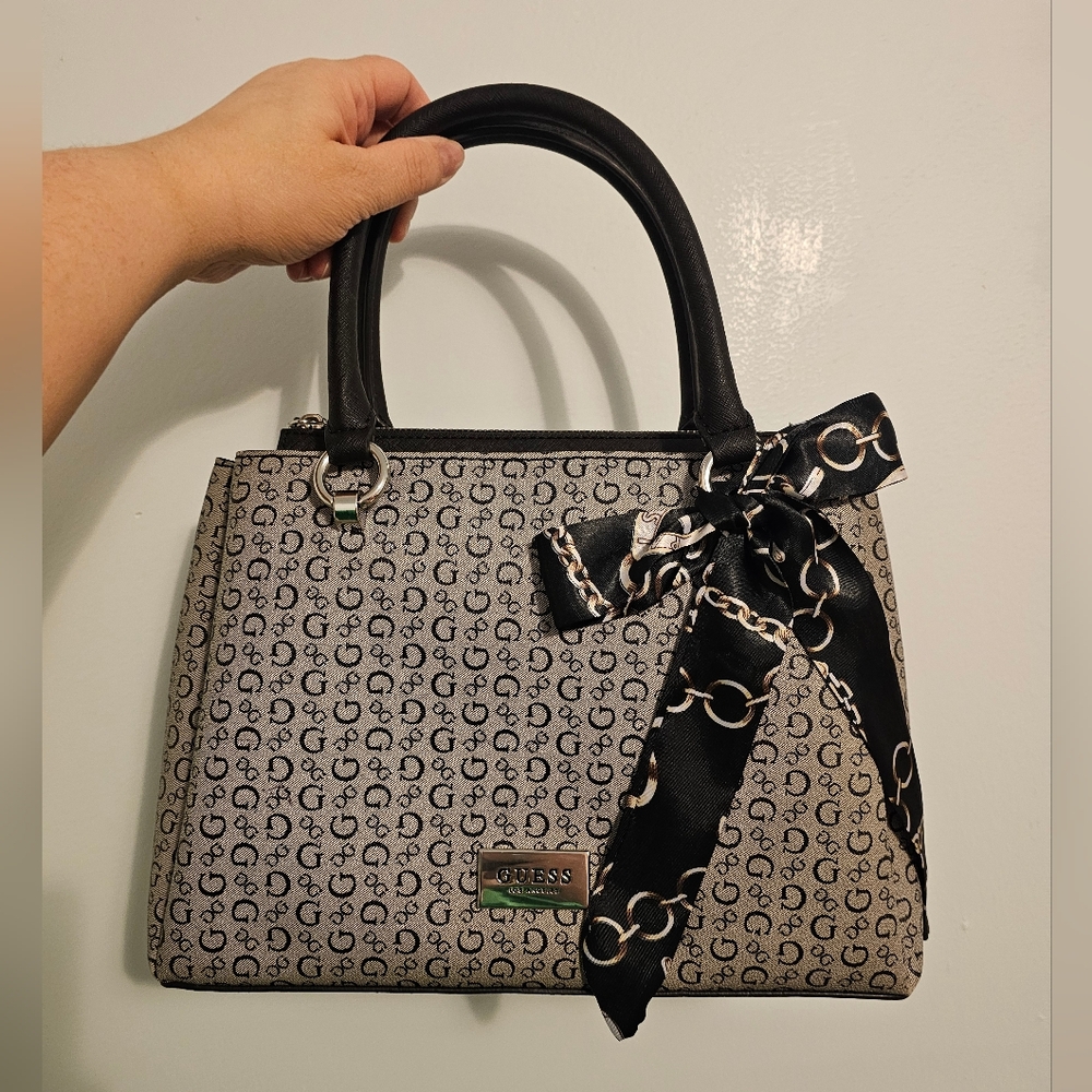 Guess Monogram Bag NWOT PERFECT Condition